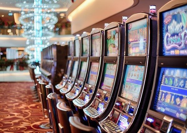 Benefits of playing in the Online Slot Directly