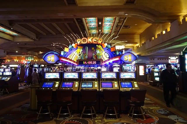 How can you play online slots safely?